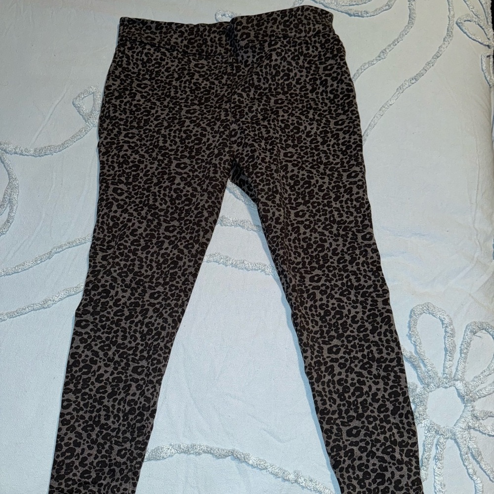 Leopard print leggings